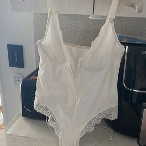 Elegant White Lace Shapewear Bodysuit